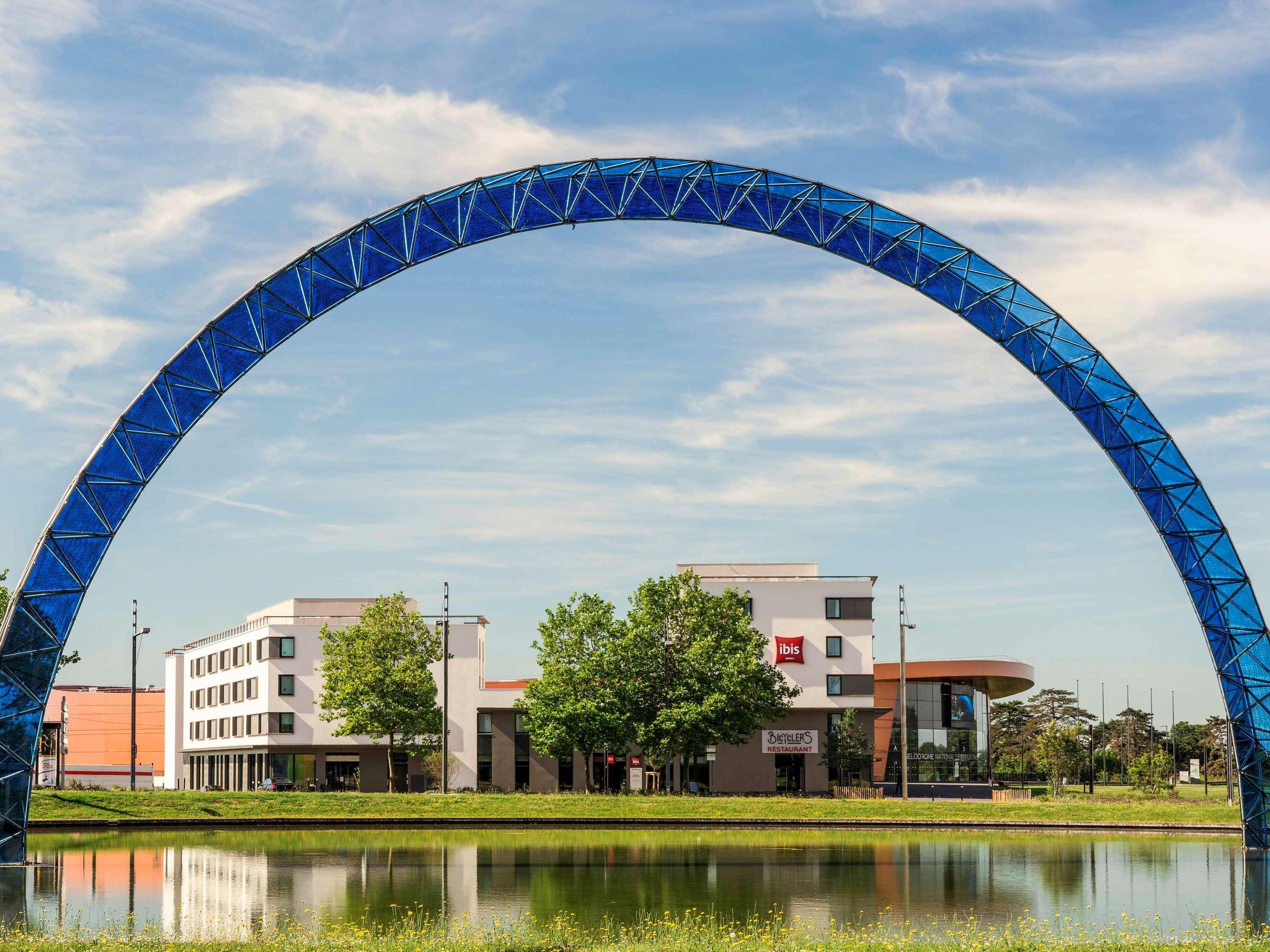 Ibis Saint Quentin En Yvelines - Velodrome Hotel Montigny-le-Bretonneux Exterior foto